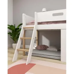 Nor halbhohes Bett mit Schrägleiter und Baumhaus Panelen /Eiche^FLEXA Online